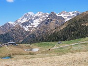 38 Bella vista sui Piani con Tre Signori ed amici